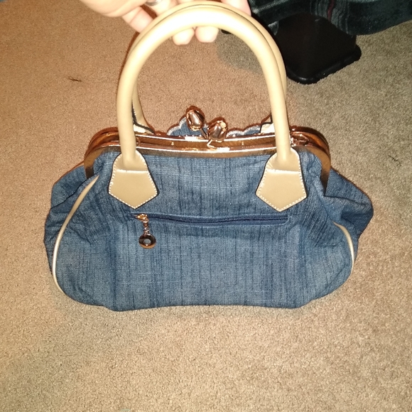 Purse - Picture 2 of 3